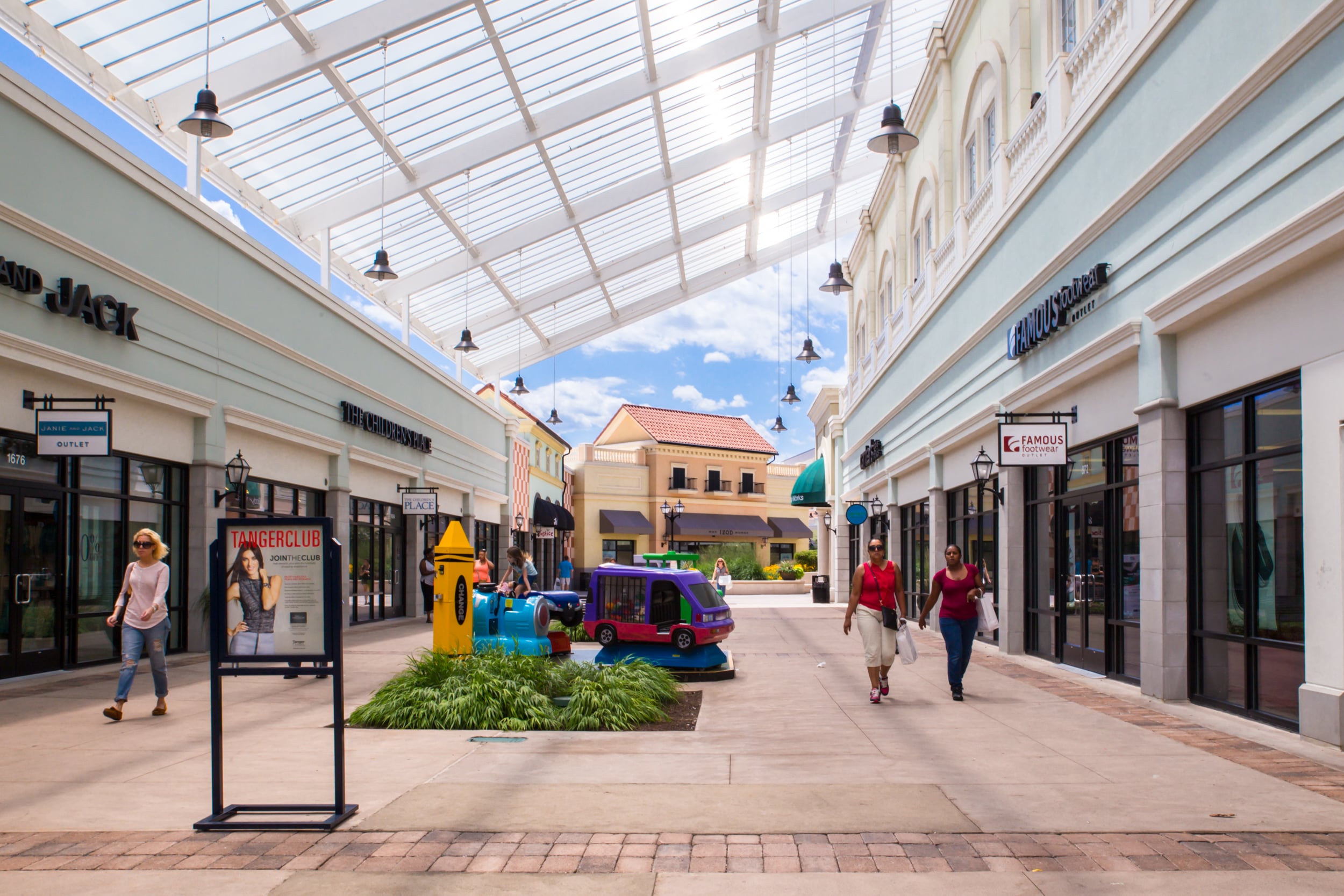 outdoor shopping centers